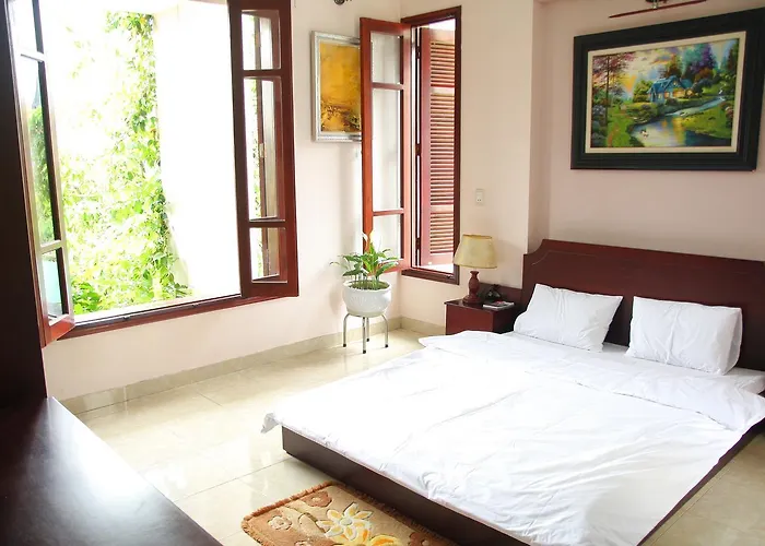 Lily Bed &amp; Breakfast Hạ Long